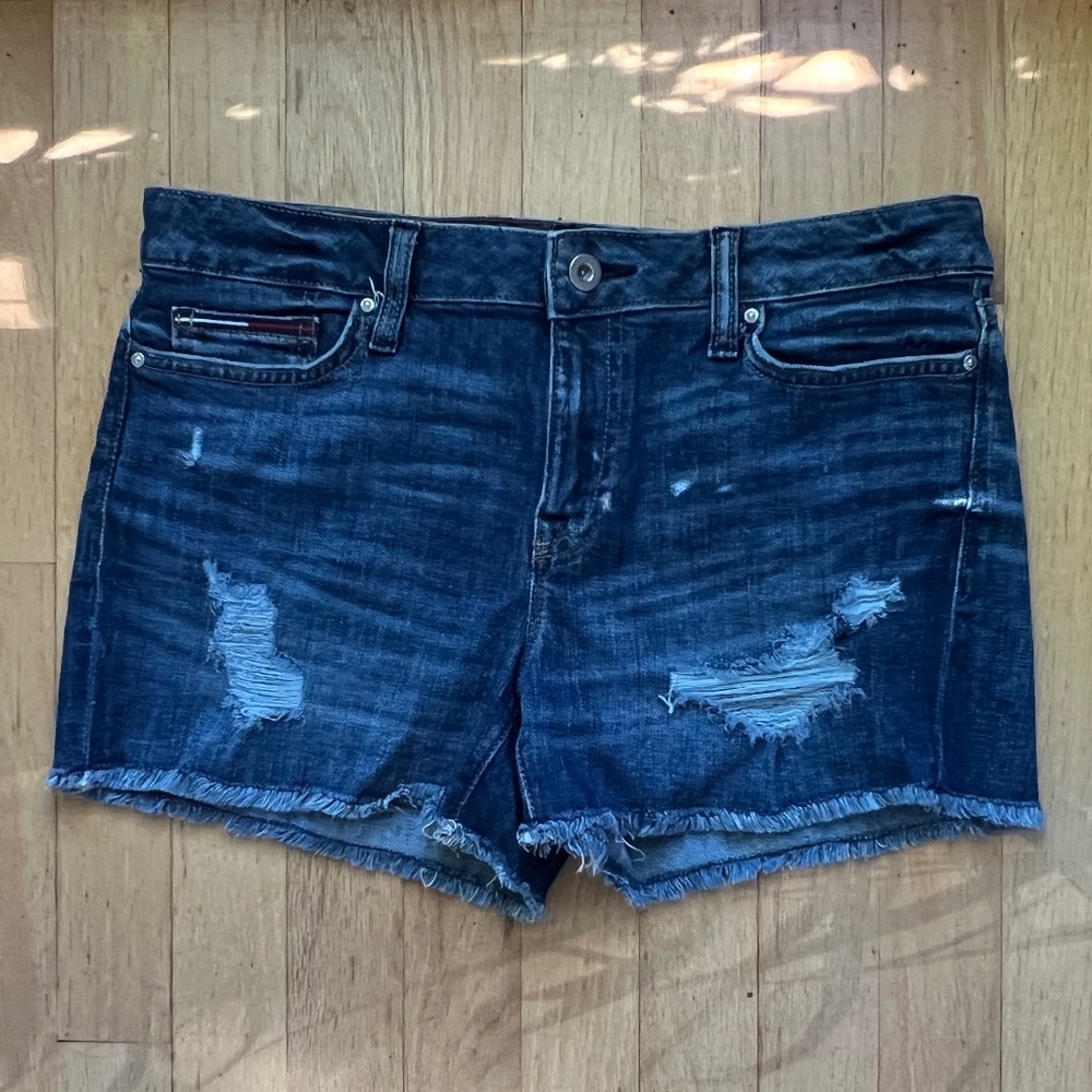 Tommy Hilfiger Denim Shorts Sz 6 NWOT Distressed
